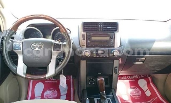 Ra Àlòkù Toyota Land Cruiser Prado funfun Ọkọ̀ in Accra ni Greater Accra Ra Àlòkù Toyota Land Cruiser Prado funfun Ọkọ̀ in Accra ni Greater Accra