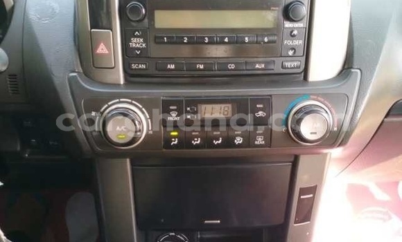 Ra Àlòkù Toyota Land Cruiser Prado funfun Ọkọ̀ in Accra ni Greater Accra Ra Àlòkù Toyota Land Cruiser Prado funfun Ọkọ̀ in Accra ni Greater Accra