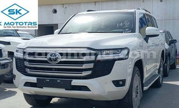 Ra Imported Toyota Land Cruiser funfun Ọkọ̀ in Import - Dubai ni Ashanti