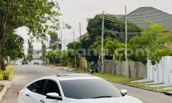 Sayi Na hannu Honda Civic Type R White Mota in Takoradi a Yamma