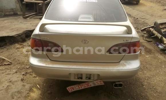 Sayi Na hannu Toyota Corolla Azurfa Mota in Takoradi a Yamma
