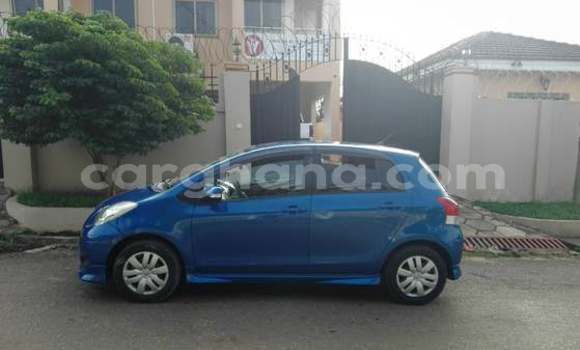 Ra Àlòkù Toyota Yaris Blue Ọkọ̀ in Accra ni Greater Accra Ra Àlòkù Toyota Yaris Blue Ọkọ̀ in Accra ni Greater Accra