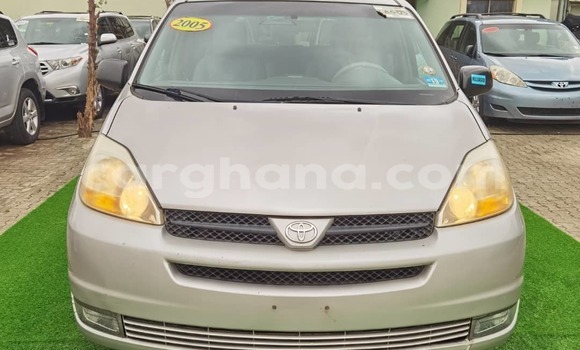 Ra Àlòkù Toyota Sienna Miiran Ọkọ̀ in Iwọn didun ni Oorun Ra Àlòkù Toyota Sienna Miiran Ọkọ̀ in Iwọn didun ni Oorun