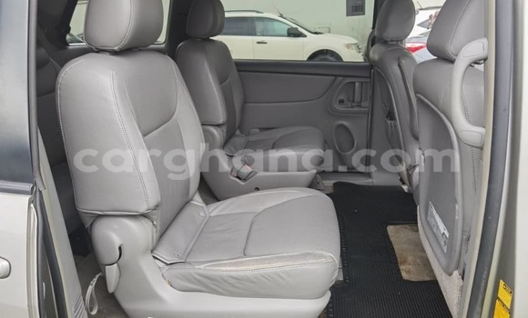 Ra Àlòkù Toyota Sienna Miiran Ọkọ̀ in Iwọn didun ni Oorun Ra Àlòkù Toyota Sienna Miiran Ọkọ̀ in Iwọn didun ni Oorun