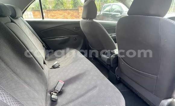 Ra Àlòkù Toyota Yaris Blue Ọkọ̀ in Iwọn didun ni Oorun Ra Àlòkù Toyota Yaris Blue Ọkọ̀ in Iwọn didun ni Oorun