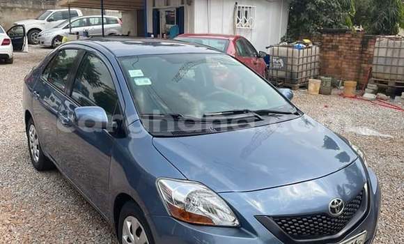 Ra Àlòkù Toyota Yaris Blue Ọkọ̀ in Iwọn didun ni Oorun Ra Àlòkù Toyota Yaris Blue Ọkọ̀ in Iwọn didun ni Oorun
