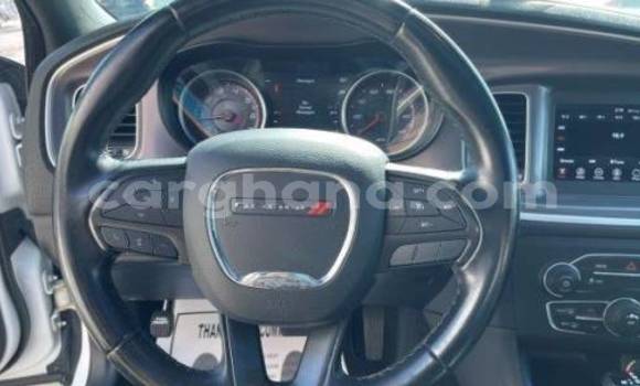 Sayi Na hannu Dodge Charger White Mota in Accra a Greater Accra Sayi Na hannu Dodge Charger White Mota in Accra a Greater Accra