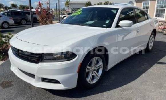 Sayi Na hannu Dodge Charger White Mota in Accra a Greater Accra Sayi Na hannu Dodge Charger White Mota in Accra a Greater Accra