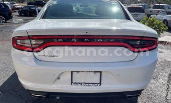 Sayi Na hannu Dodge Charger White Mota in Accra a Greater Accra Sayi Na hannu Dodge Charger White Mota in Accra a Greater Accra