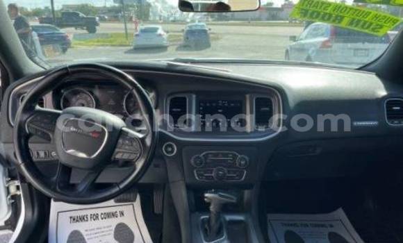Sayi Na hannu Dodge Charger White Mota in Accra a Greater Accra Sayi Na hannu Dodge Charger White Mota in Accra a Greater Accra