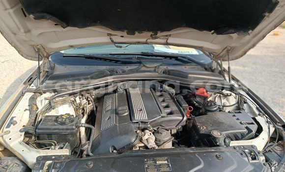 Ra Àlòkù BMW 5–Series Silver Ọkọ̀ in Iwọn didun ni Oorun Ra Àlòkù BMW 5–Series Silver Ọkọ̀ in Iwọn didun ni Oorun