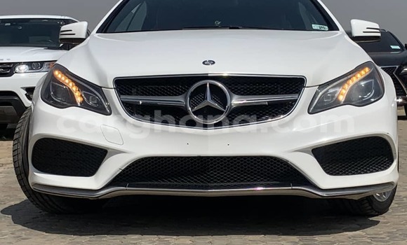 Sayi Na hannu Mercedes‒Benz E–Class White Mota in Accra a Greater Accra
