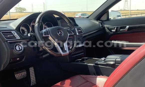 Ra Àlòkù Mercedes‒Benz E–Class funfun Ọkọ̀ in Accra ni Greater Accra Ra Àlòkù Mercedes‒Benz E–Class funfun Ọkọ̀ in Accra ni Greater Accra