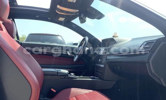 Ra Àlòkù Mercedes‒Benz E–Class funfun Ọkọ̀ in Accra ni Greater Accra Ra Àlòkù Mercedes‒Benz E–Class funfun Ọkọ̀ in Accra ni Greater Accra