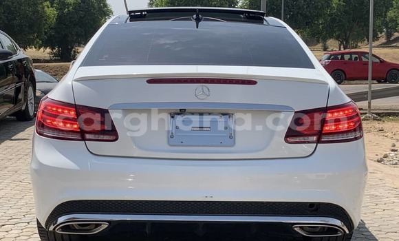 Ra Àlòkù Mercedes‒Benz E–Class funfun Ọkọ̀ in Accra ni Greater Accra Ra Àlòkù Mercedes‒Benz E–Class funfun Ọkọ̀ in Accra ni Greater Accra