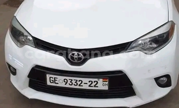 Sayi Na hannu Toyota Corolla White Mota in Accra a Greater Accra