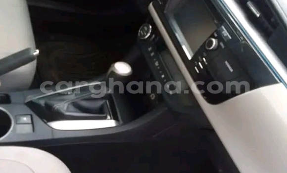 Sayi Na hannu Toyota Corolla White Mota in Accra a Greater Accra Sayi Na hannu Toyota Corolla White Mota in Accra a Greater Accra