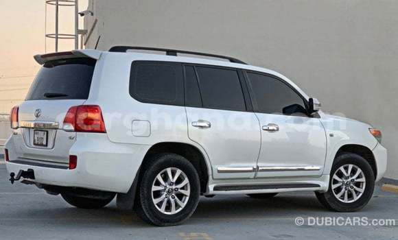 Buy Import Toyota Land Cruiser White Car in Import - Dubai in Ashanti Buy Import Toyota Land Cruiser White Car in Import - Dubai in Ashanti