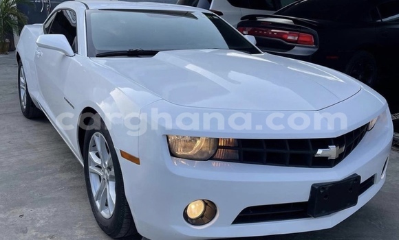 Ra Àlòkù Chevrolet Camaro funfun Ọkọ̀ in Accra ni Greater Accra