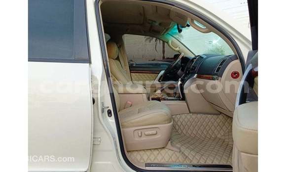 Ra Imported Toyota Land Cruiser funfun Ọkọ̀ in Import - Dubai ni Ashanti Ra Imported Toyota Land Cruiser funfun Ọkọ̀ in Import - Dubai ni Ashanti
