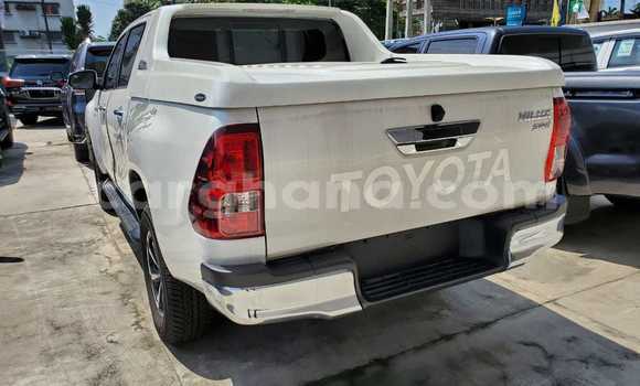 Sayi Na hannu Toyota Hilux White Mota in Accra a Greater Accra Sayi Na hannu Toyota Hilux White Mota in Accra a Greater Accra