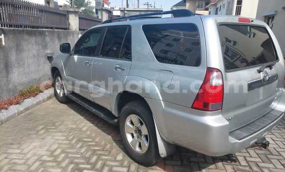 Ra Àlòkù Toyota 4Runner Silver Ọkọ̀ in Iwọn didun ni Oorun