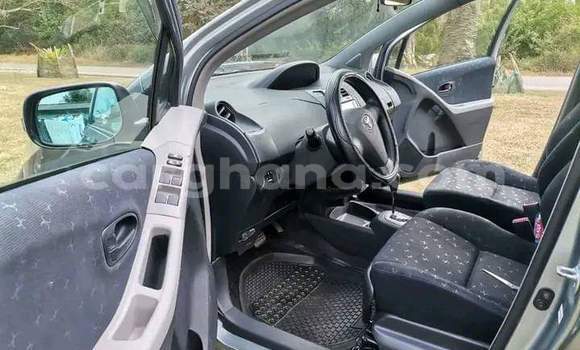 Ra Àlòkù Toyota Vitz Alagara Ọkọ̀ in Iwọn didun ni Oorun Ra Àlòkù Toyota Vitz Alagara Ọkọ̀ in Iwọn didun ni Oorun