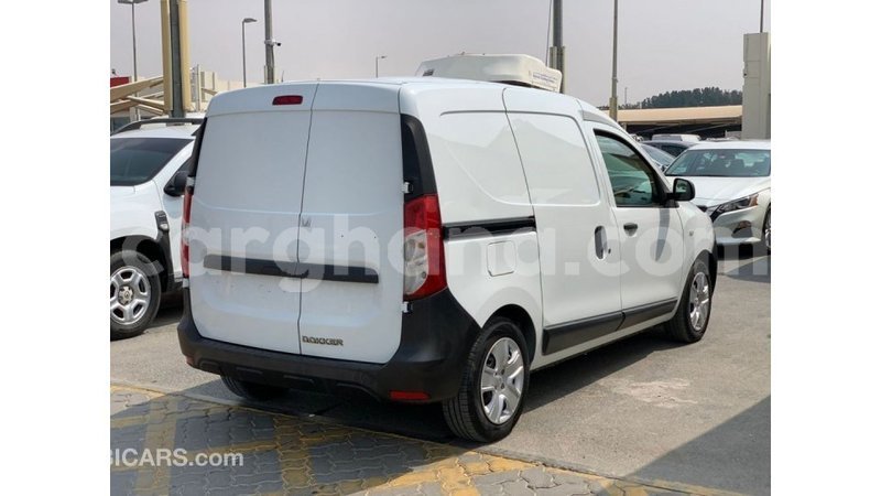 Big with watermark renault 18 ashanti import dubai 54011