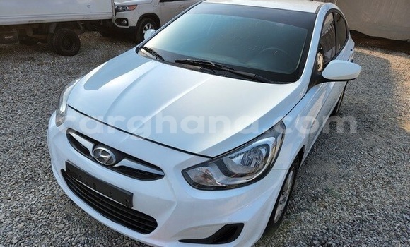 Sayi Na hannu Hyundai Accent White Mota in Accra a Greater Accra Sayi Na hannu Hyundai Accent White Mota in Accra a Greater Accra