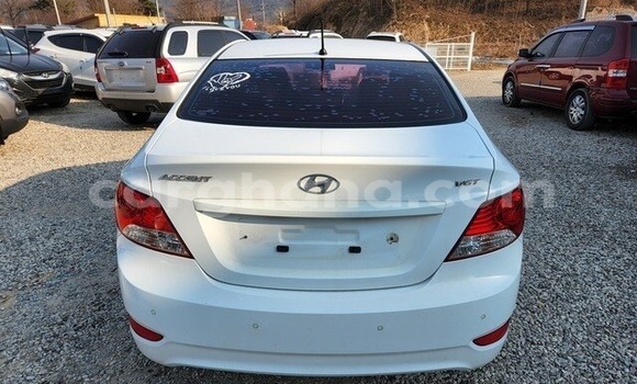 Sayi Na hannu Hyundai Accent White Mota in Accra a Greater Accra Sayi Na hannu Hyundai Accent White Mota in Accra a Greater Accra
