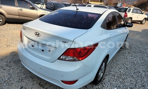 Sayi Na hannu Hyundai Accent White Mota in Accra a Greater Accra Sayi Na hannu Hyundai Accent White Mota in Accra a Greater Accra