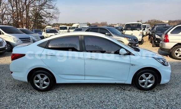 Sayi Na hannu Hyundai Accent White Mota in Accra a Greater Accra Sayi Na hannu Hyundai Accent White Mota in Accra a Greater Accra