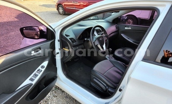 Sayi Na hannu Hyundai Accent White Mota in Accra a Greater Accra Sayi Na hannu Hyundai Accent White Mota in Accra a Greater Accra