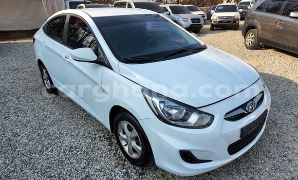 Sayi Na hannu Hyundai Accent White Mota in Accra a Greater Accra Sayi Na hannu Hyundai Accent White Mota in Accra a Greater Accra