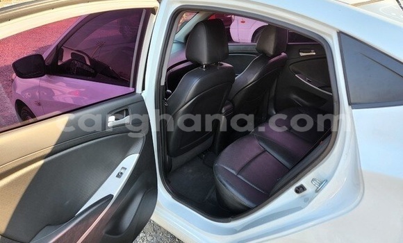 Sayi Na hannu Hyundai Accent White Mota in Accra a Greater Accra Sayi Na hannu Hyundai Accent White Mota in Accra a Greater Accra