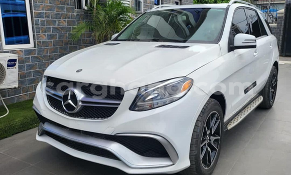 Ra Àlòkù Mercedes‒Benz ML–Class funfun Ọkọ̀ in Accra ni Greater Accra