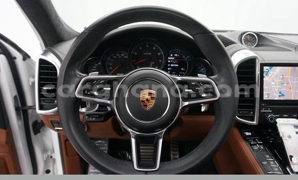 Ra Àlòkù Porsche Cayenne funfun Ọkọ̀ in Accra ni Greater Accra Ra Àlòkù Porsche Cayenne funfun Ọkọ̀ in Accra ni Greater Accra