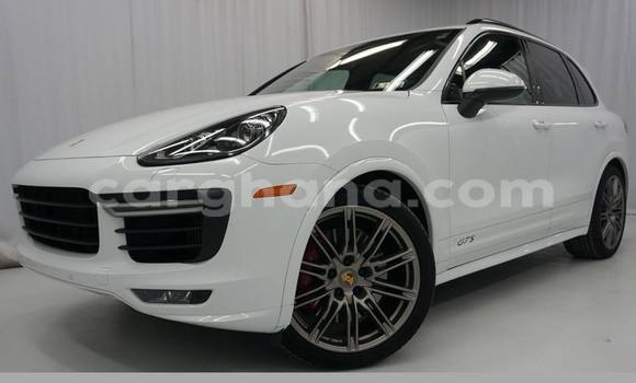 Ra Àlòkù Porsche Cayenne funfun Ọkọ̀ in Accra ni Greater Accra Ra Àlòkù Porsche Cayenne funfun Ọkọ̀ in Accra ni Greater Accra