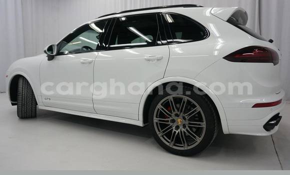 Ra Àlòkù Porsche Cayenne funfun Ọkọ̀ in Accra ni Greater Accra Ra Àlòkù Porsche Cayenne funfun Ọkọ̀ in Accra ni Greater Accra