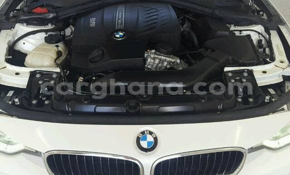 Ra Àlòkù BMW 3–Series funfun Ọkọ̀ in Accra ni Greater Accra Ra Àlòkù BMW 3–Series funfun Ọkọ̀ in Accra ni Greater Accra