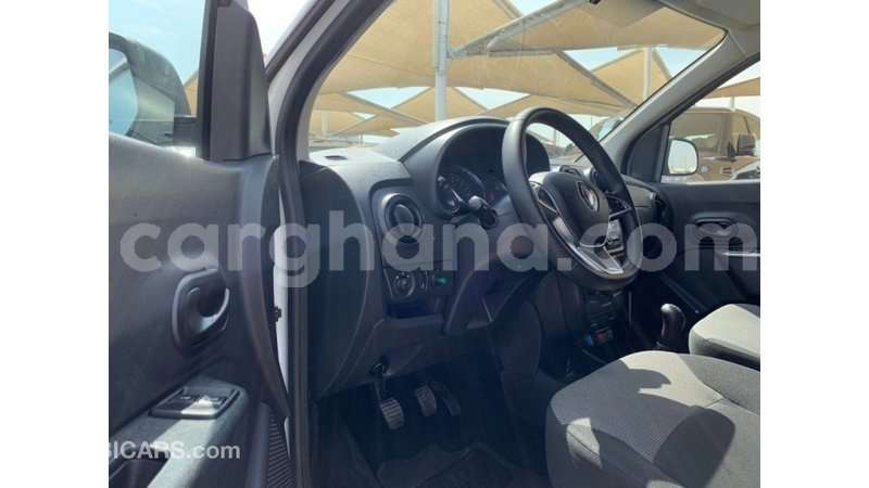 Big with watermark renault 18 ashanti import dubai 54104