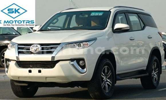 Ra Imported Toyota Fortuner funfun Ọkọ̀ in Import - Dubai ni Ashanti Ra Imported Toyota Fortuner funfun Ọkọ̀ in Import - Dubai ni Ashanti