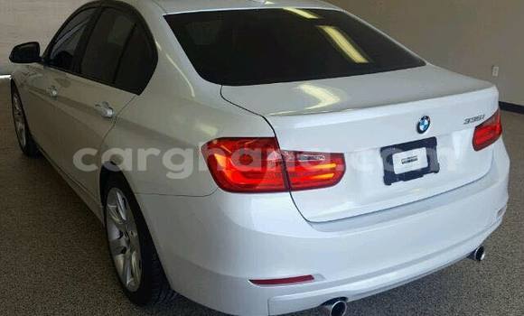 Ra Àlòkù BMW 3–Series funfun Ọkọ̀ in Accra ni Greater Accra Ra Àlòkù BMW 3–Series funfun Ọkọ̀ in Accra ni Greater Accra