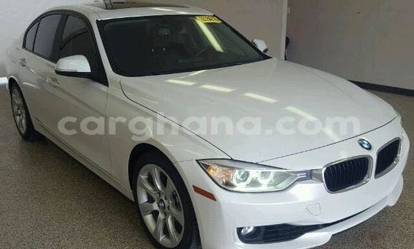 Ra Àlòkù BMW 3–Series funfun Ọkọ̀ in Accra ni Greater Accra Ra Àlòkù BMW 3–Series funfun Ọkọ̀ in Accra ni Greater Accra