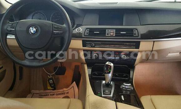 Ra Àlòkù BMW 5–Series funfun Ọkọ̀ in Accra ni Greater Accra