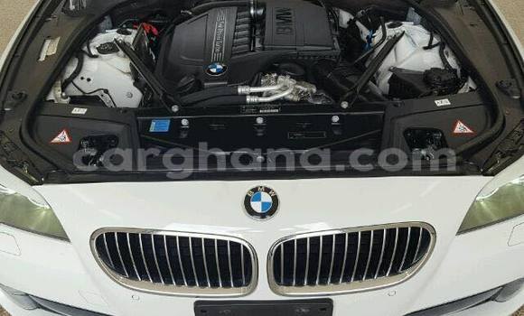 Ra Àlòkù BMW 5–Series funfun Ọkọ̀ in Accra ni Greater Accra Ra Àlòkù BMW 5–Series funfun Ọkọ̀ in Accra ni Greater Accra