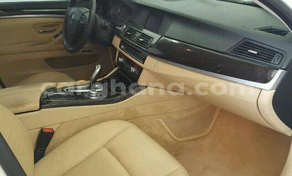 Ra Àlòkù BMW 5–Series funfun Ọkọ̀ in Accra ni Greater Accra Ra Àlòkù BMW 5–Series funfun Ọkọ̀ in Accra ni Greater Accra
