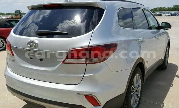 Ra Àlòkù Hyundai Santa Fe Silver Ọkọ̀ in Accra ni Greater Accra Ra Àlòkù Hyundai Santa Fe Silver Ọkọ̀ in Accra ni Greater Accra