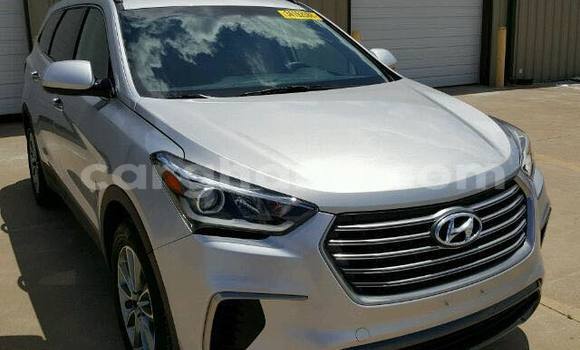 Ra Àlòkù Hyundai Santa Fe Silver Ọkọ̀ in Accra ni Greater Accra Ra Àlòkù Hyundai Santa Fe Silver Ọkọ̀ in Accra ni Greater Accra