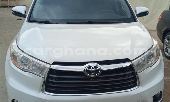 Sayi Na hannu Toyota Highlander White Mota in Accra a Greater Accra